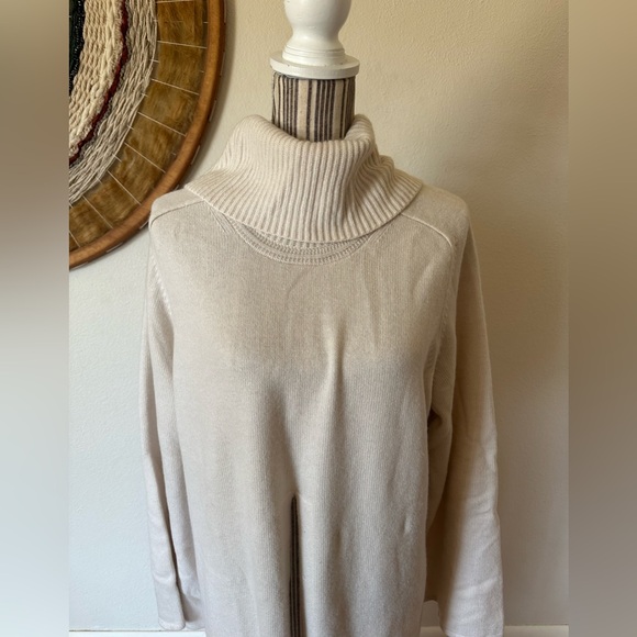 Athleta Alicia Keys Free To Roam Cream Turtleneck Sweater Oversize Cashmere M - Picture 7 of 14